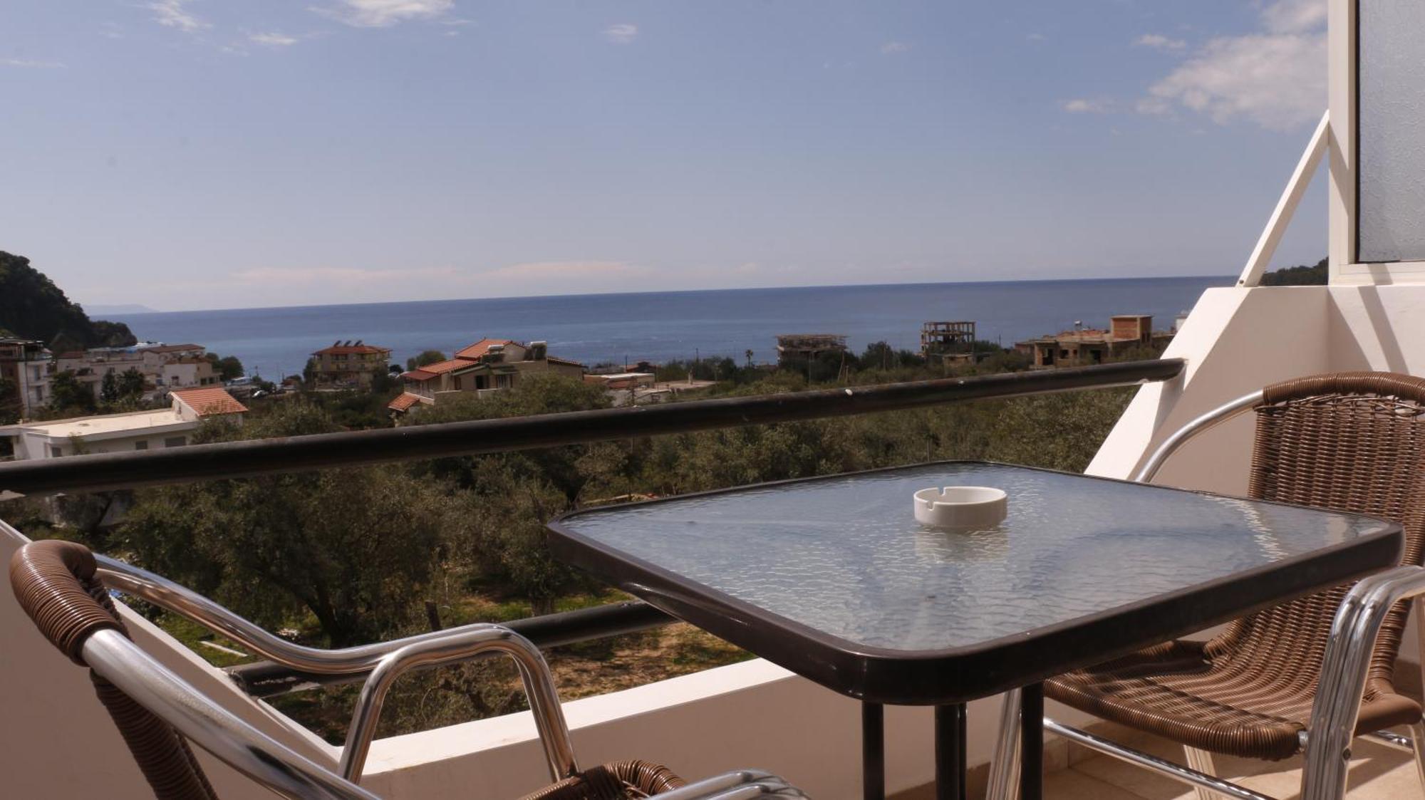 Velco Bb Himara Bed and Breakfast Exteriör bild