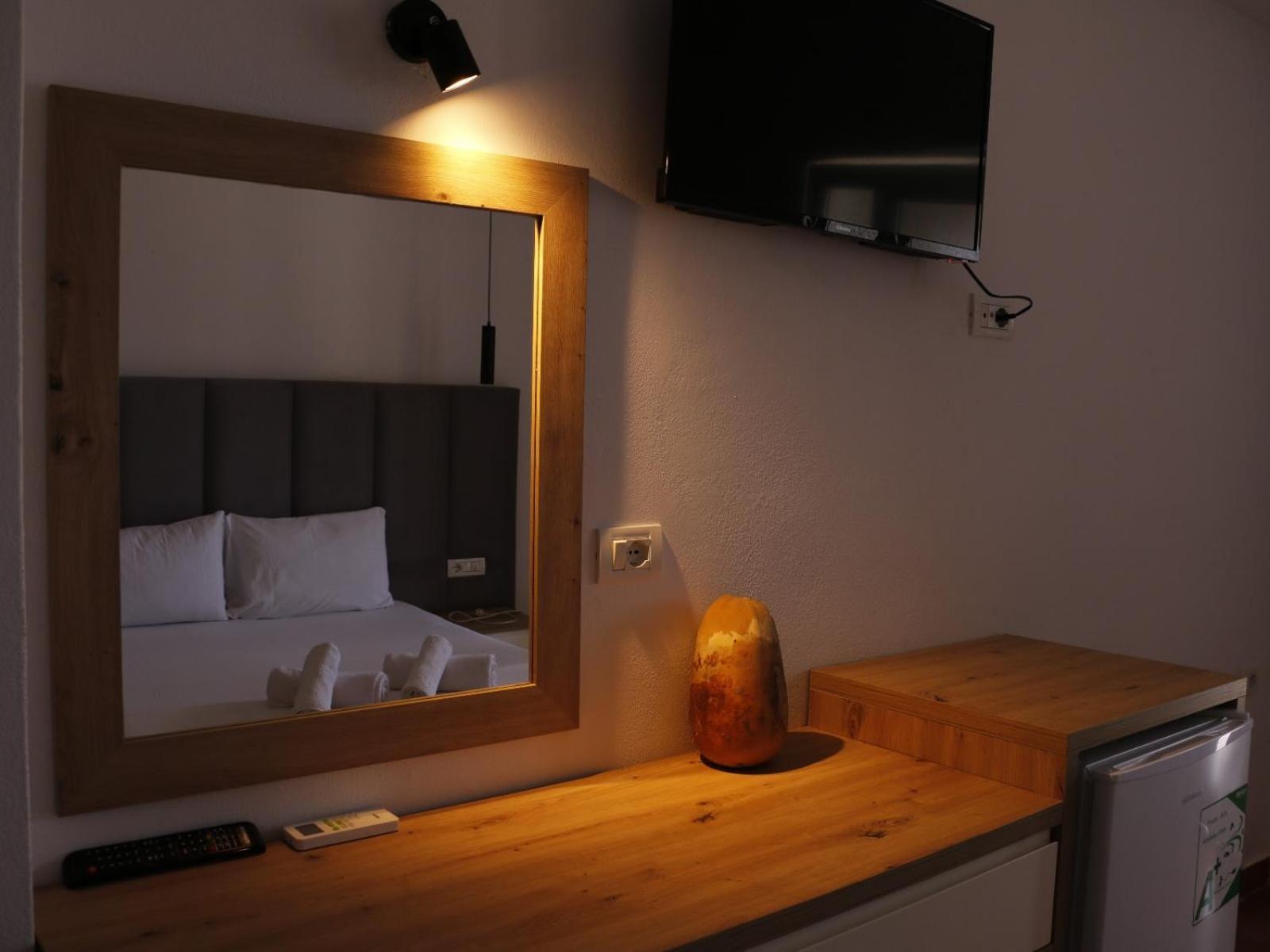 Velco Bb Himara Bed and Breakfast Exteriör bild
