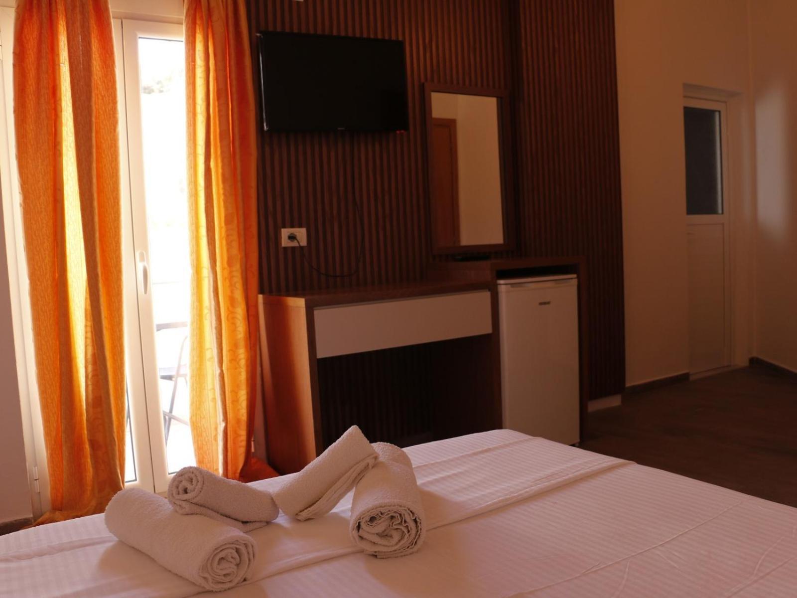Velco Bb Himara Bed and Breakfast Exteriör bild